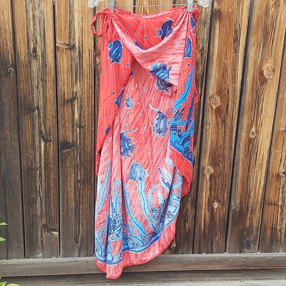 Red under the sea Sarong - Picture 3 of 8